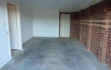 8 / 12 RENLIK COURT, Pakenham