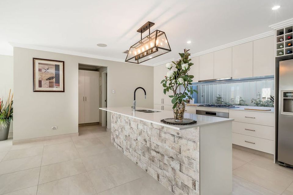 18 Minstrell Way , Madora Bay