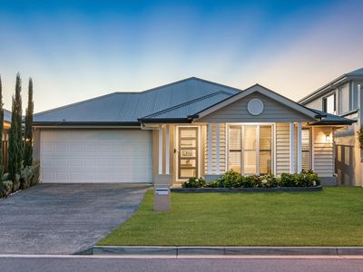 90 Emerald Drive, Helensvale