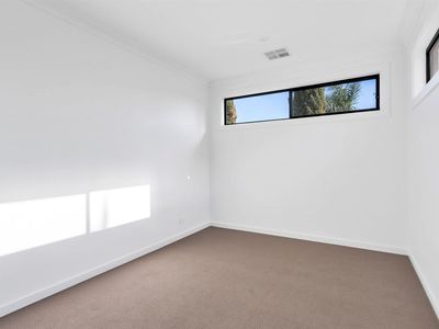 2 / 6 Williams Avenue, Plympton