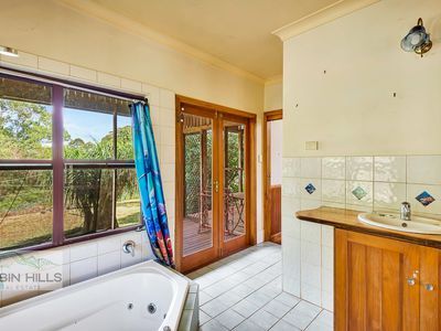 417 Davis Road, Jiggi
