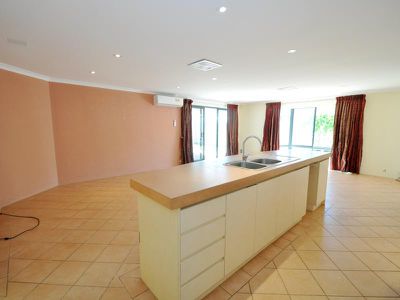 22 Mary Mackillop Glen, Queens Park