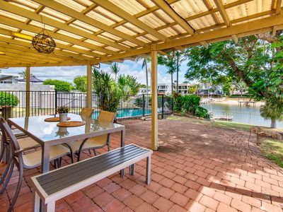 18 Rosemont Ave, Broadbeach Waters