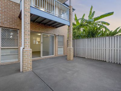 1 / 3 BRONBERG COURT, Southport