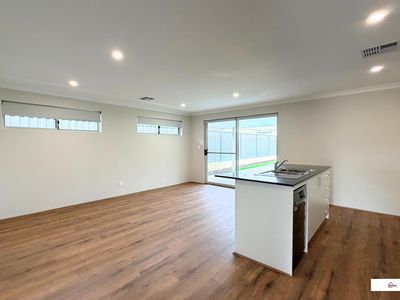 33 Camperdown Way, Lakelands