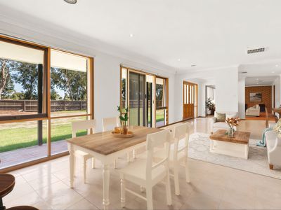 4 Hillsmeade Drive, Narre Warren South