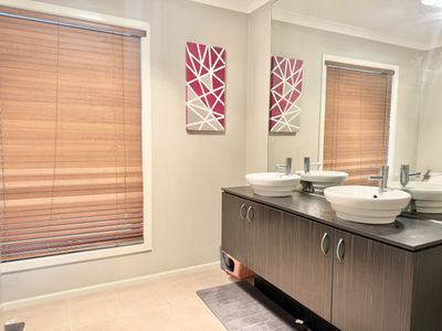 8 Mundi Crescent, Wyndham Vale