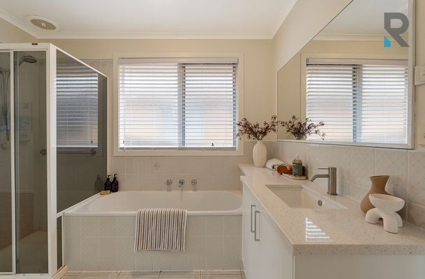 13 Bowman Drive, Mill Park