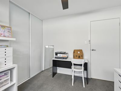 2 / 10 Curtain Court, Brighton