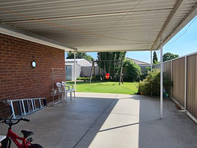 42 Kenneth Crescent, Dean Park