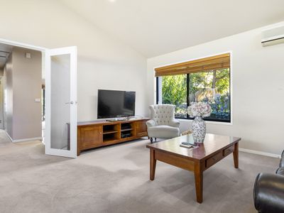 2 / 119 Sandy Bay Road, Sandy Bay