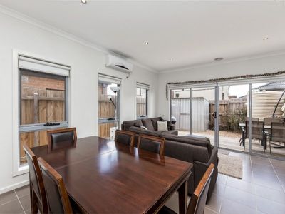1 / 24C Billabong Court, Tarneit