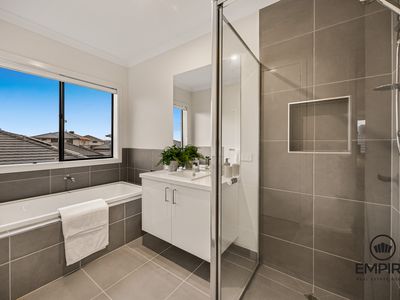 168 Villa Doria Drive, Clyde North