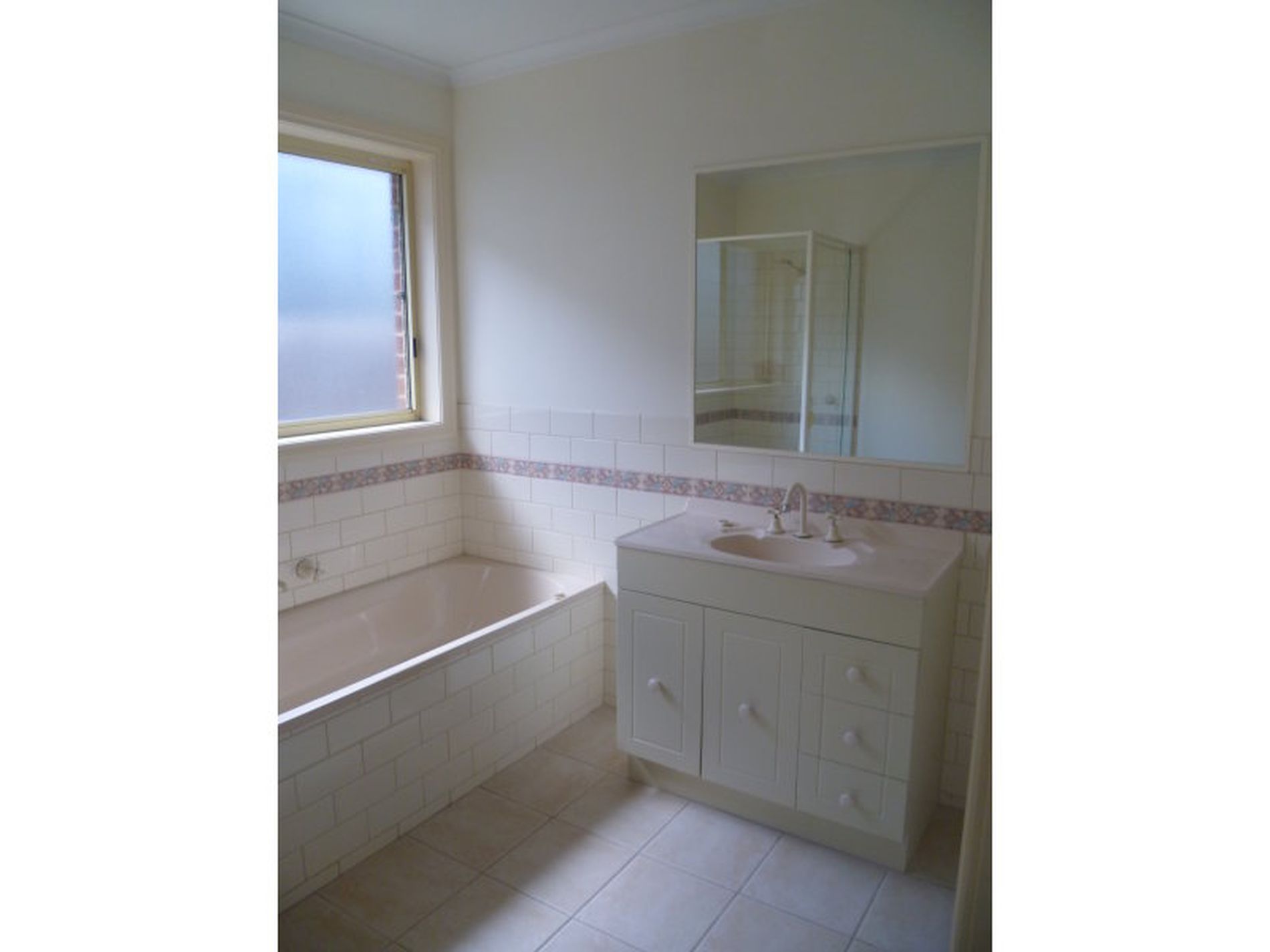 2 / 3 Pratt Court, Bell Post Hill