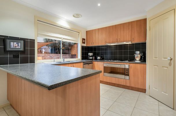 16 Crestmont Terrace, Craigieburn