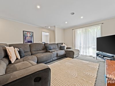6 Nilufa Court, Hampton Park