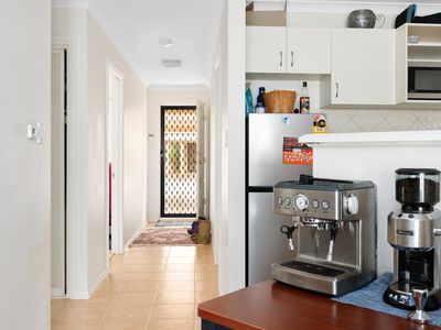 6 / 10 Great Eastern Highway, Somerville