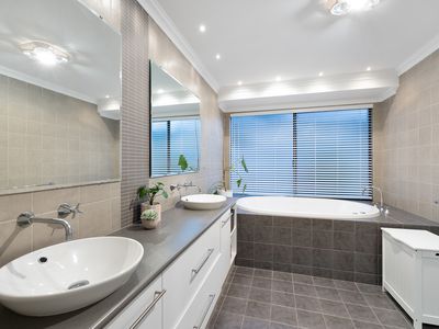 2 Waterview Parade, Southern River