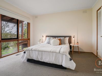 5 Melville Drive, Greensborough