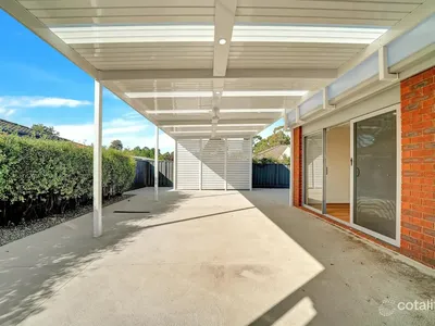 8 Manifera Close, Manor Lakes