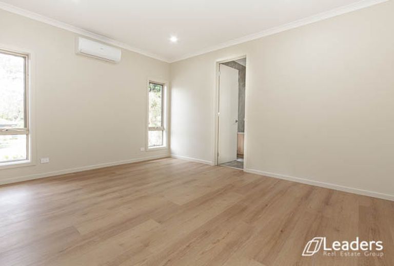1 / 4 BOX AVENUE, Forest Hill