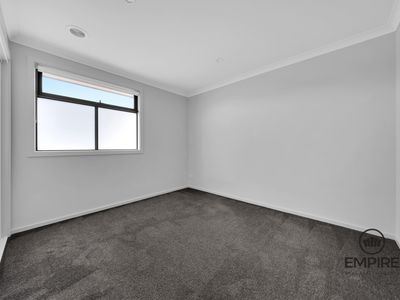 5 Lopes Walk, Clyde North