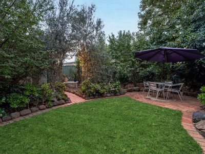 37 Myrtle Grove, Altona