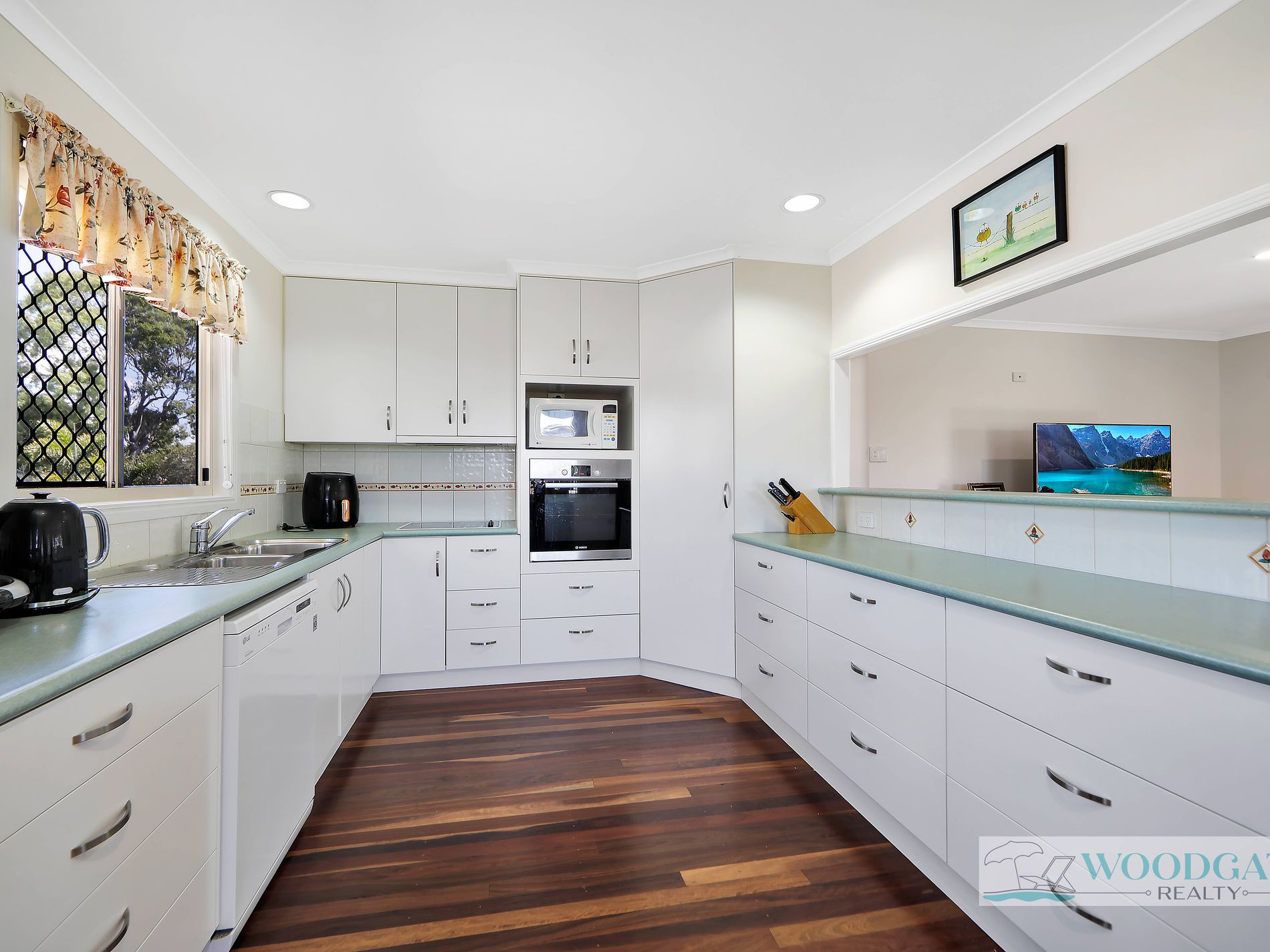 101 Esplanade, Woodgate