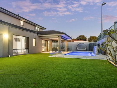 11A Riverton Drive West, Rossmoyne