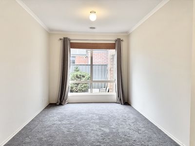 10 Maclarens Close, Manor Lakes