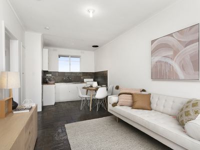 17 / 181-183 Geelong Road, Seddon