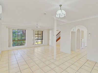 11 Green Way, Rochedale South