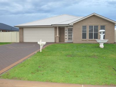 17 William Farrier Drive, Dubbo