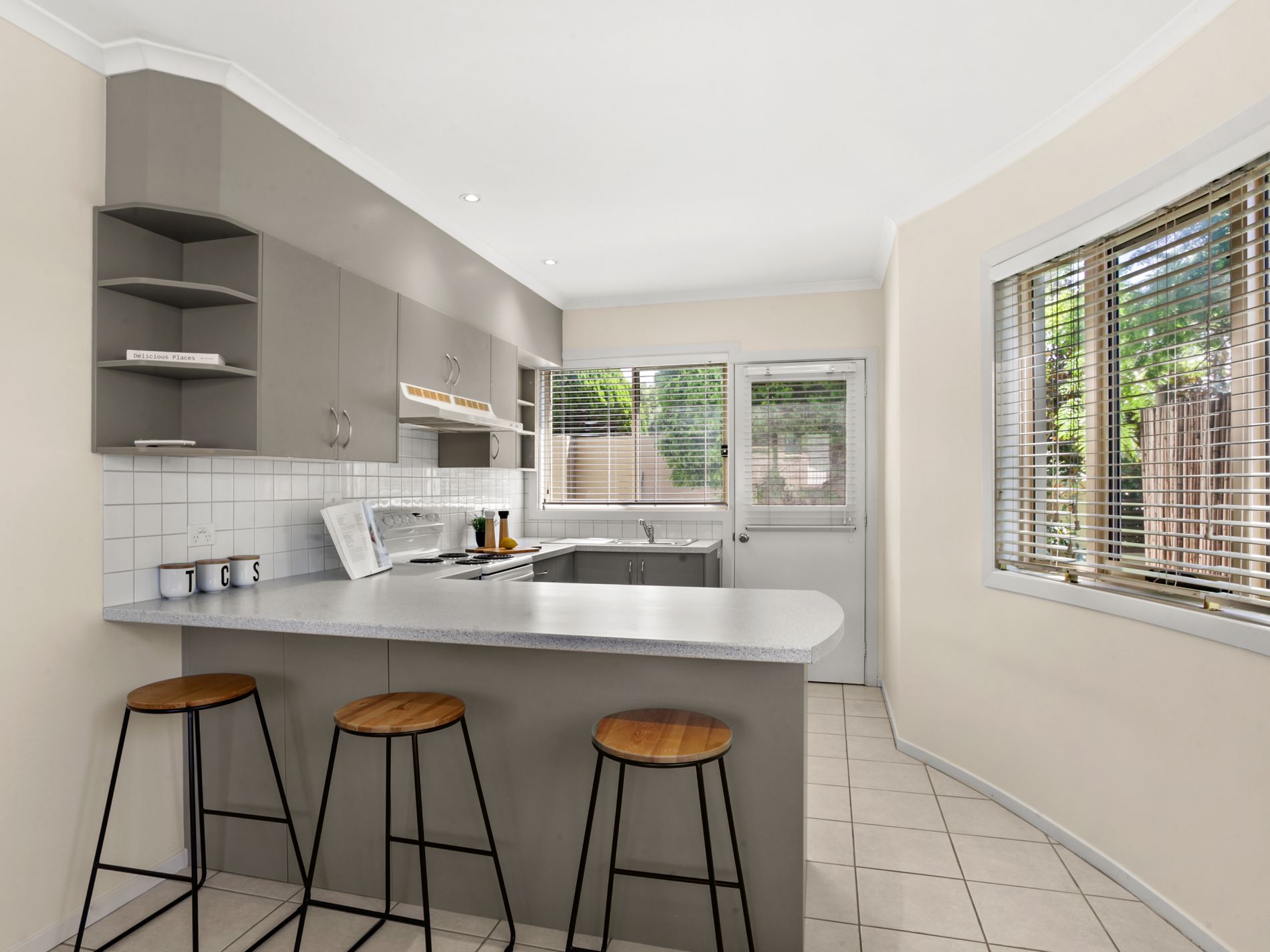 18 Davies Street, Mollymook