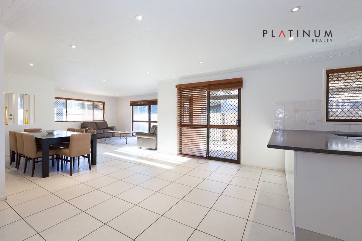 13 LE MANS DRIVE, Mermaid Waters