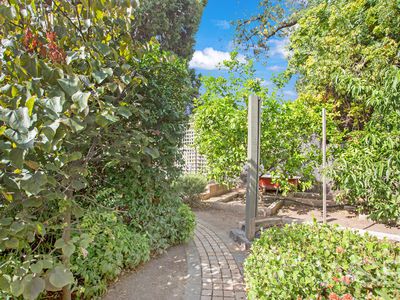 16 Fortrose Street, Glenelg East
