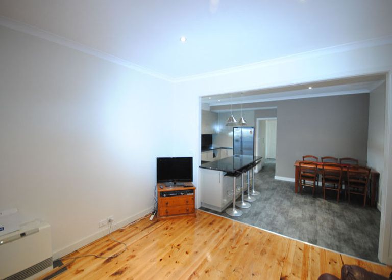 6 Lorna Court, Portland