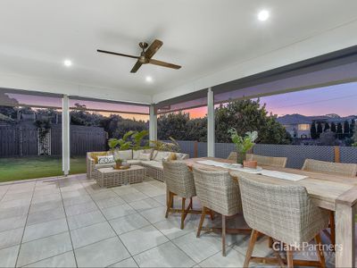 2 Lefroy Court, Warner
