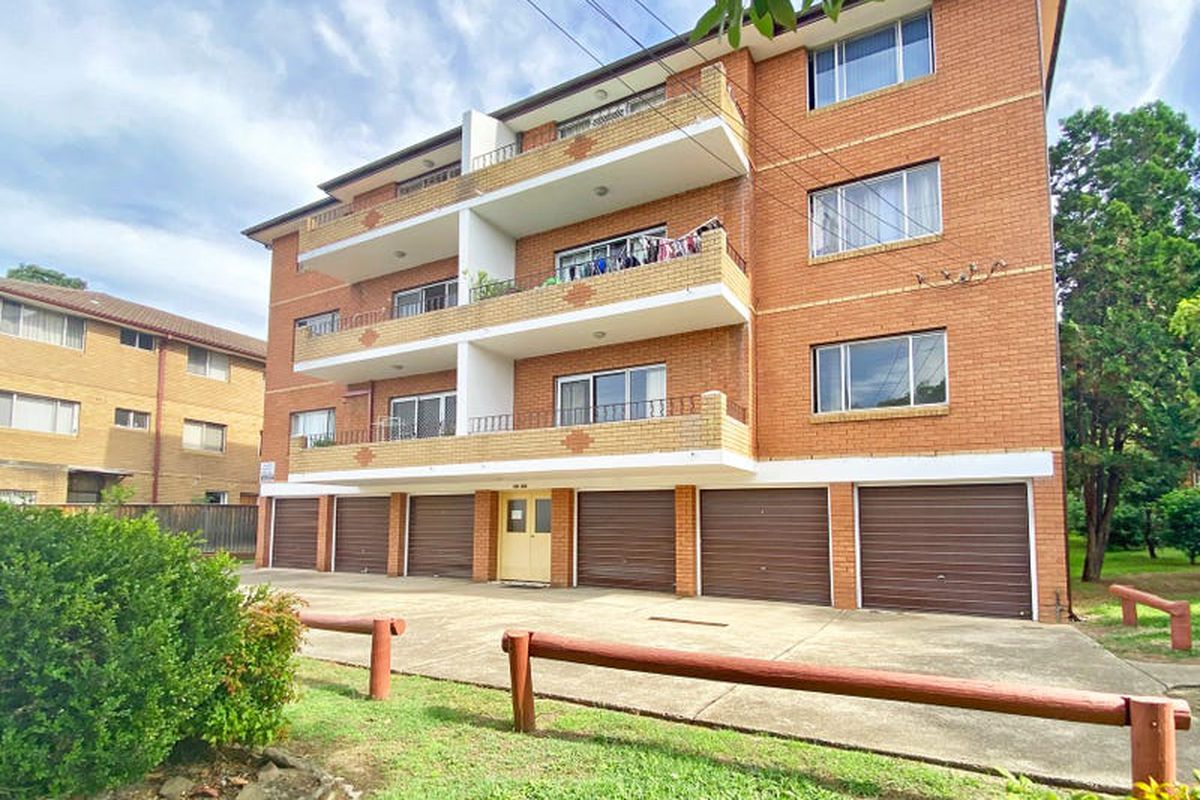 13 / 117 The Crescent, Homebush West