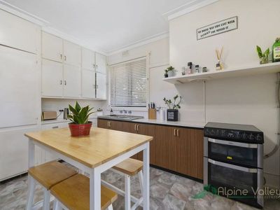64 Lakeside Avenue, Mount Beauty