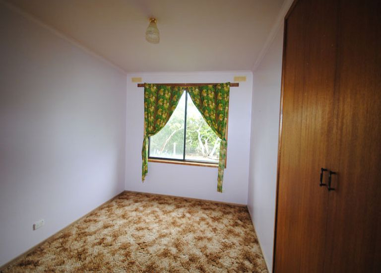 905 Portland-Nelson Road, Portland