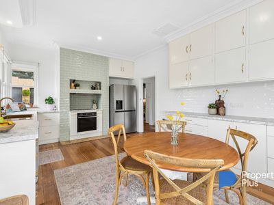 8 Clifton Street, Charlton