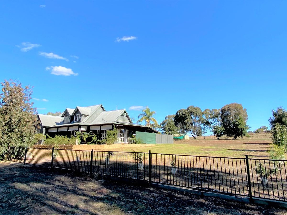 54  Eleven Mile Creek Road, Glenrowan West