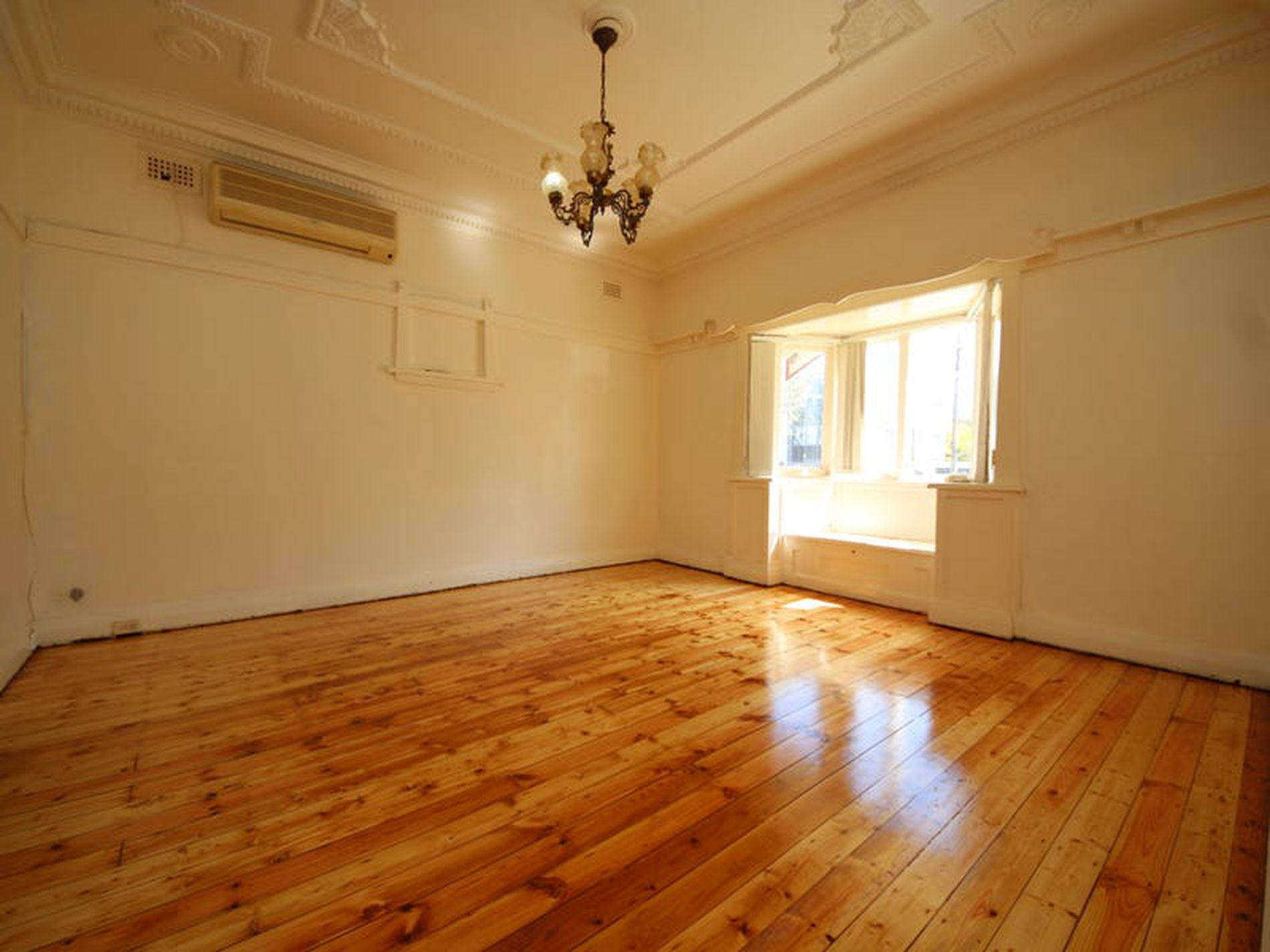 31 Cairds Avenue, Bankstown