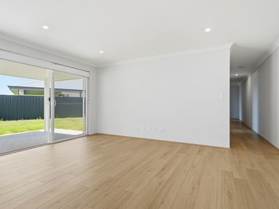 27 Danbulla Avenue, Bushmead