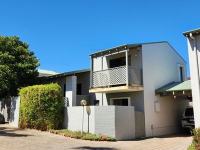 4 / 9 Lockhart Street, Como