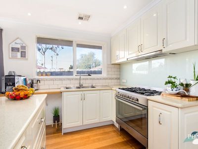 61 Cambridge Crescent, Werribee