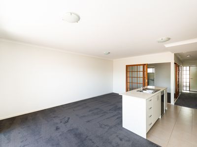 3 / 4 Ross Road, Queanbeyan