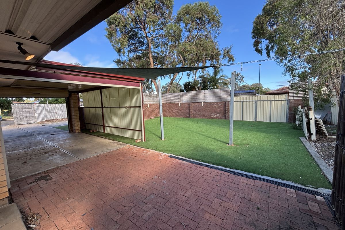 15 Rogers Crescent, Paralowie