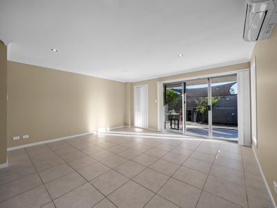 3 / 4 Banksia Road, Coomera